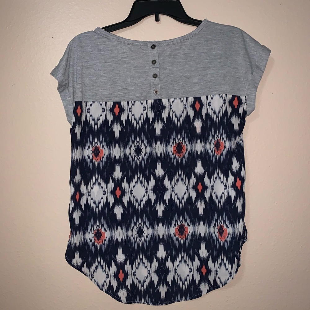 ✨ Rewind Patterned Shirt Size Medium - Picture 2 of 2